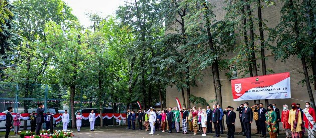 Warga Rusia Ikuti Upacara HUT Republik Indonesia di KBRI Moskow